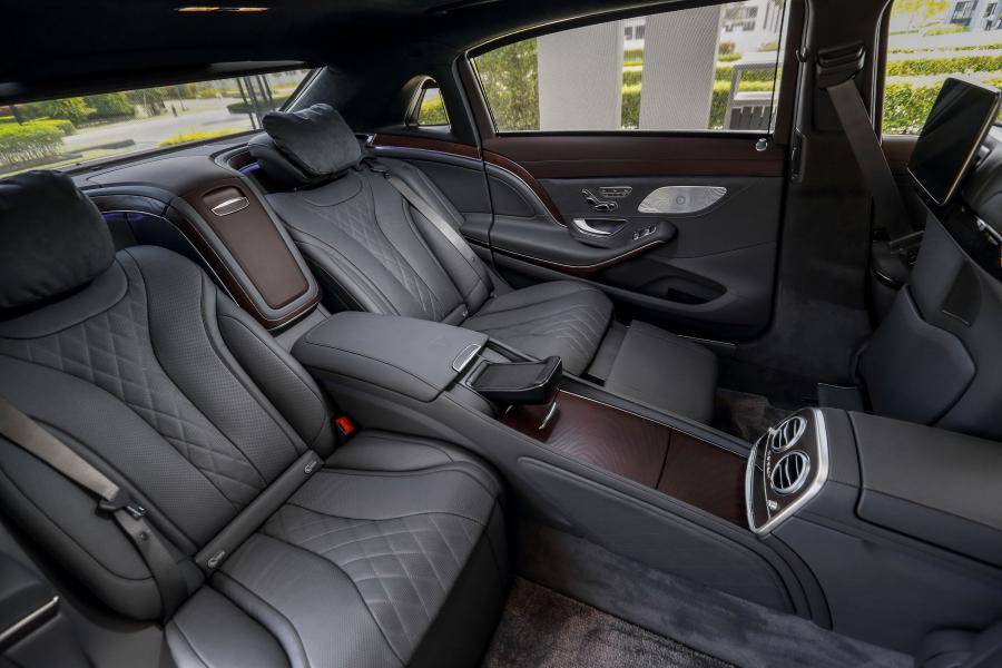 Интерьер Mercedes-Maybach S560 (X222) 2018 года  (MY) (фото 4 из 23)